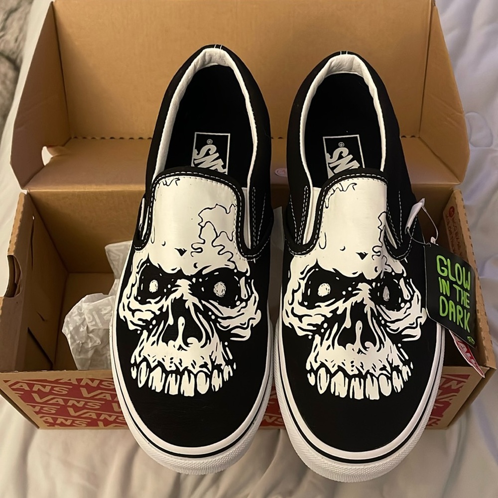 NWT Vans blk/wht Tim Glow Skulls classic slip on W/8 M/6.5